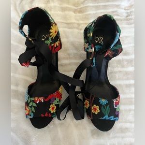 NY&C sandals with heel that tie up at the ankle